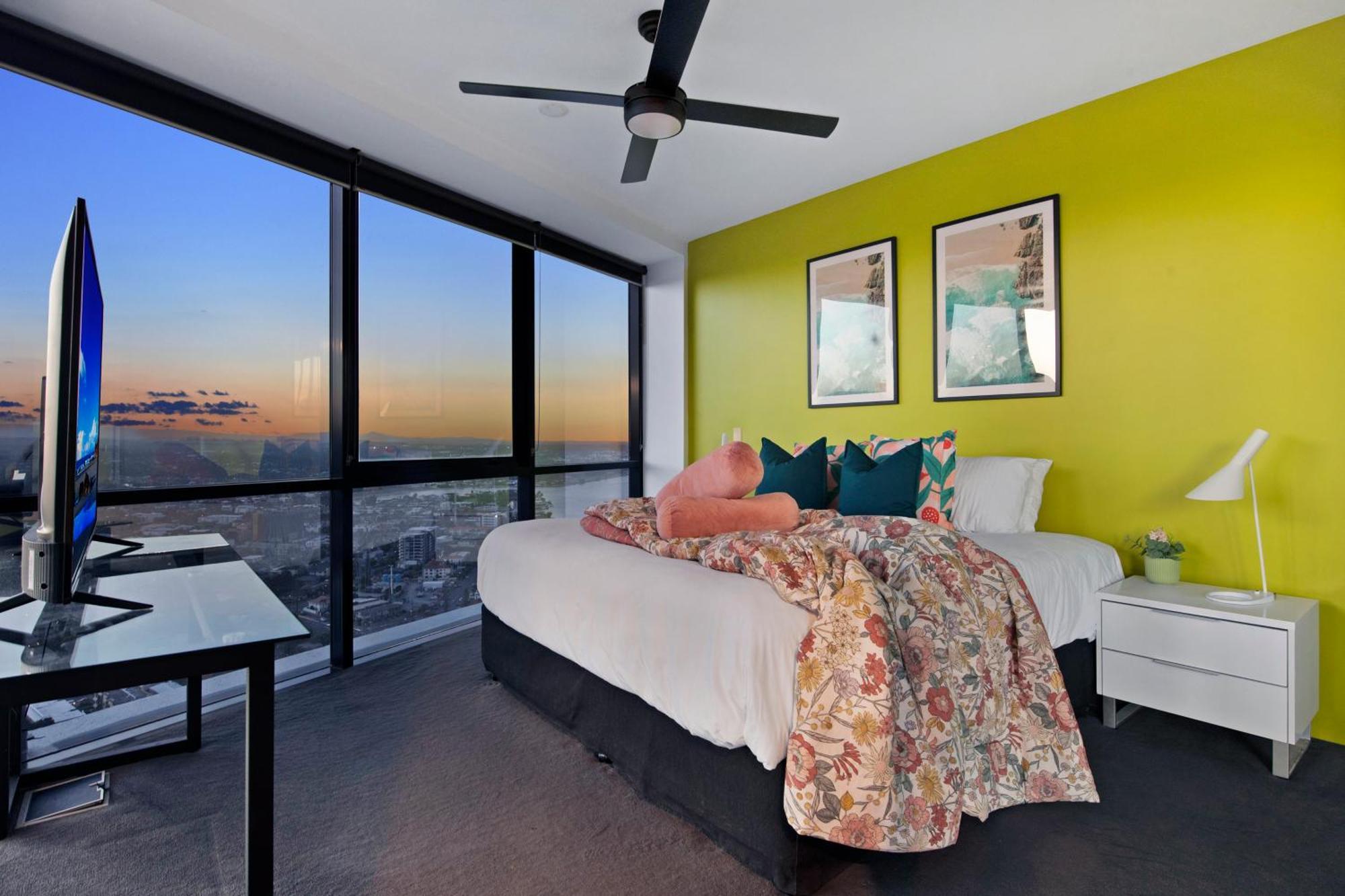 Self-contained At Circle On Cavill - Privately Managed - Wow Gold Coast